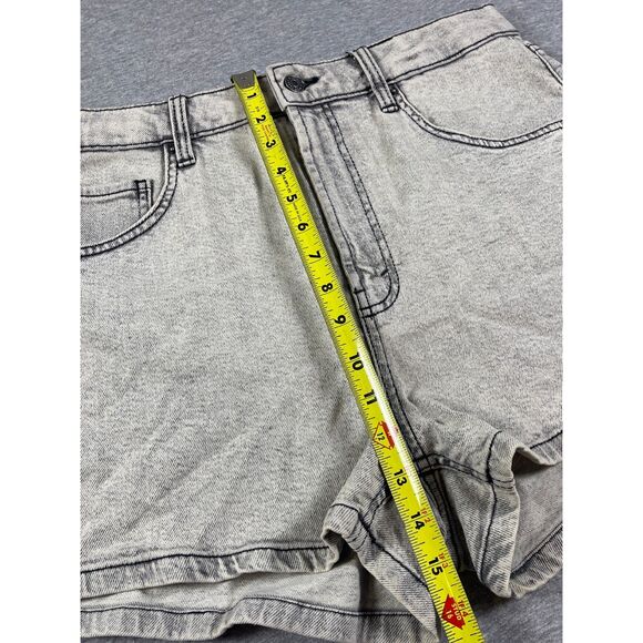 Wild Fable Women's Gray Acid Wash Highest Rise Mom Jean Shorts Size 14 - Picture 8 of 8